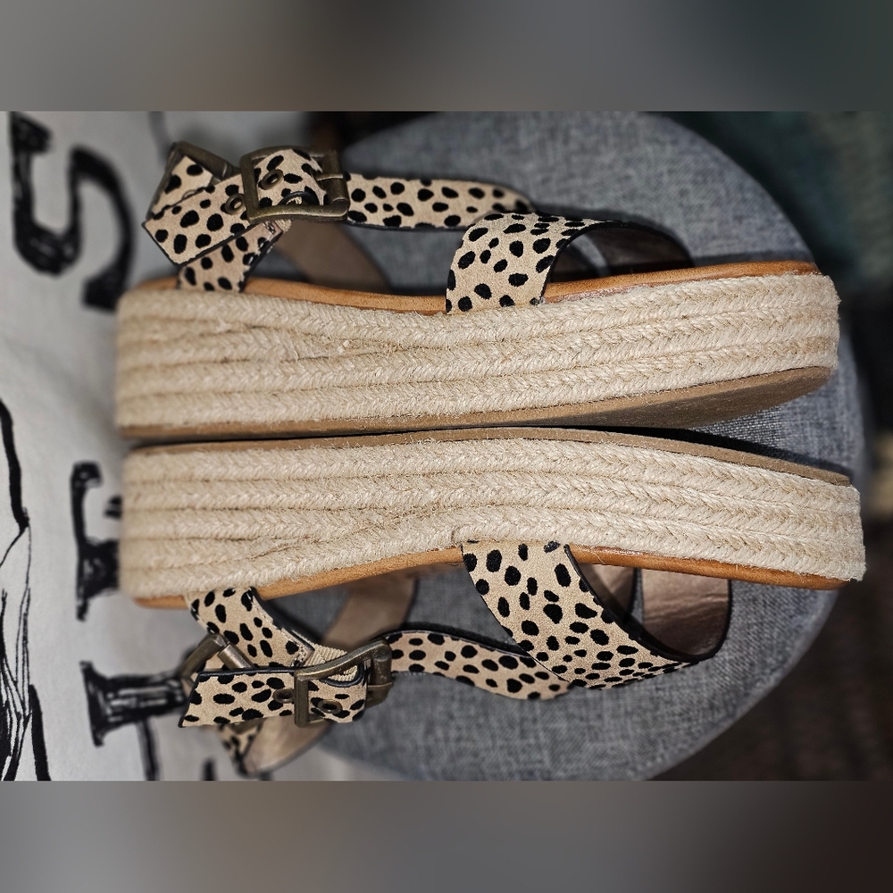 EUC Blowfish Women's Spotted Cheetah Cream and Black Sandals Sz 7 - Picture 7 of 12
